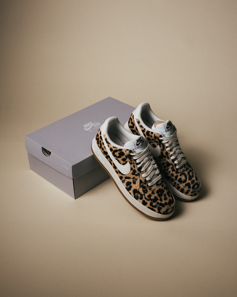 Sneaker Nike Aire force 1 leoard print sur fond uni Jaune clair